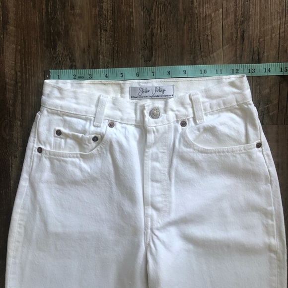 SOLD🌻MERC White 701 Vintage Levi’s - Picture 4 of 10